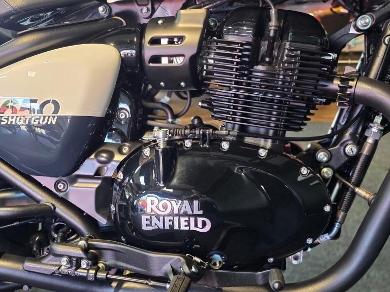2025/75 ROYAL ENFIELD SHOTGUN 650cc EURO 5 2025 MODEL 5 MILE'S 