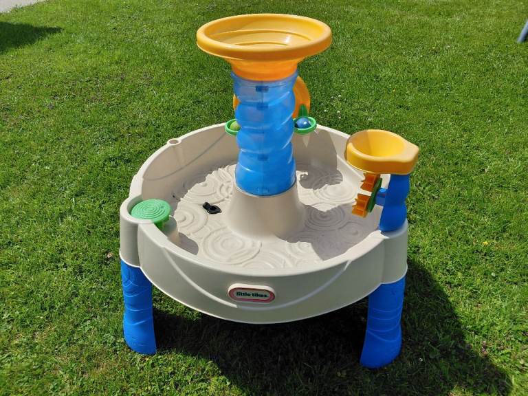 Little tikes water table, suit 2yo to 6yo, from pet and smoke free home
