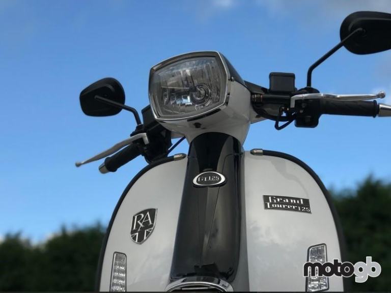 ROYAL ALLOY GT 125cc A Modern Classic Retro Automatic Moped Scooter