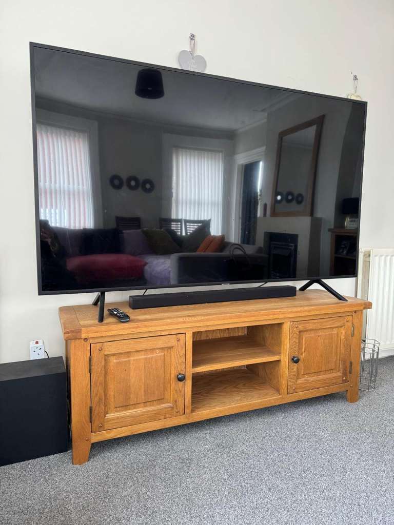 Samsung 75” 4K UHD Smart TV – UE75RU7020KXXU & SAMSUNG Sound Bar
