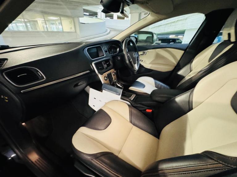 2019 Volvo V40 Cross Country 1.5 T3 Edition Auto Euro 6 (s/s) 5dr HATCHBACK Petrol Automatic