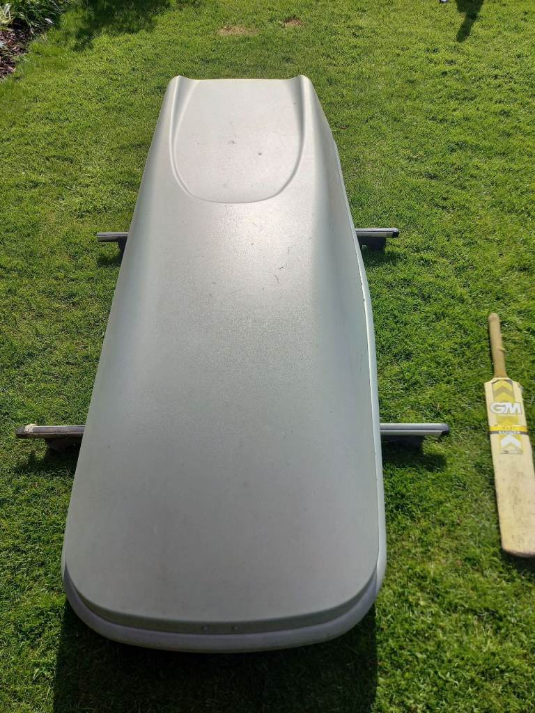 Roof box - With mounting bars