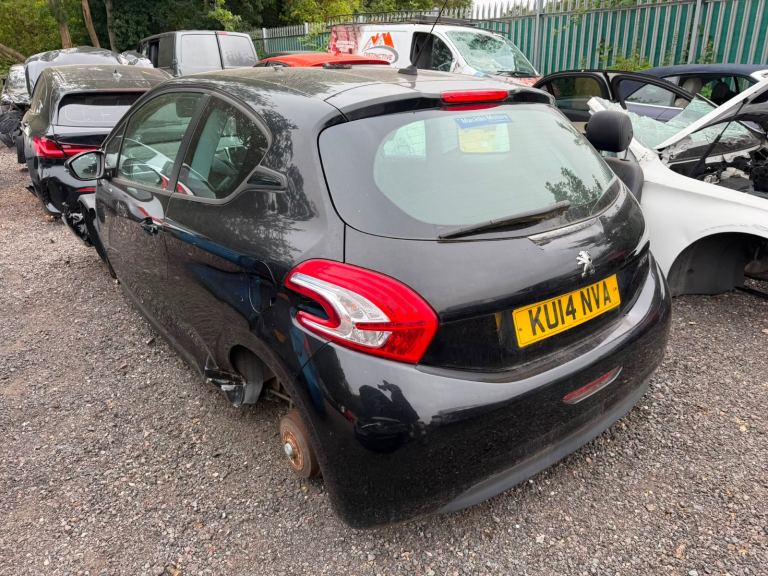 2014 PEUGEOT 208 BREAKING SPARES PARTS 