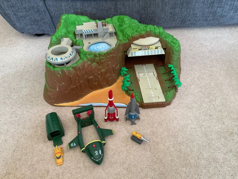Vintage 1990’s Thunderbirds Tracy Island Interactive playset plus accessories 