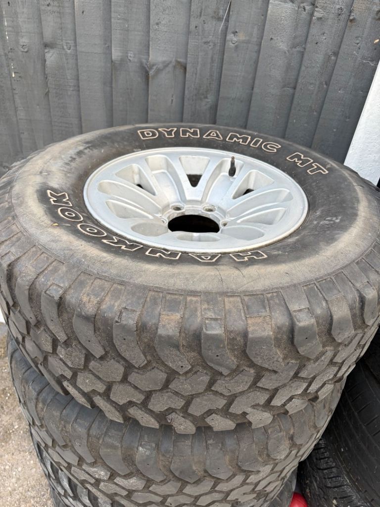 Toyota Hilux 15” alloys tyres 