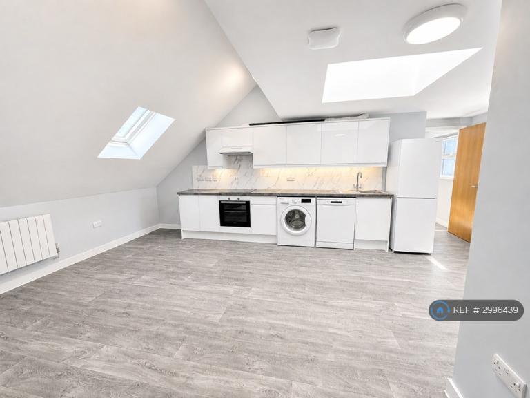 2 bedroom flat in Gloucester Road, Bristol, BS7 (2 bed) (#2996439)