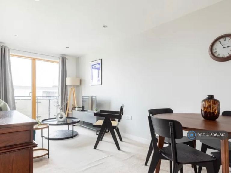 2 bedroom flat in Durnsford Road, Wimbledon, SW19 (2 bed) (#3064310)