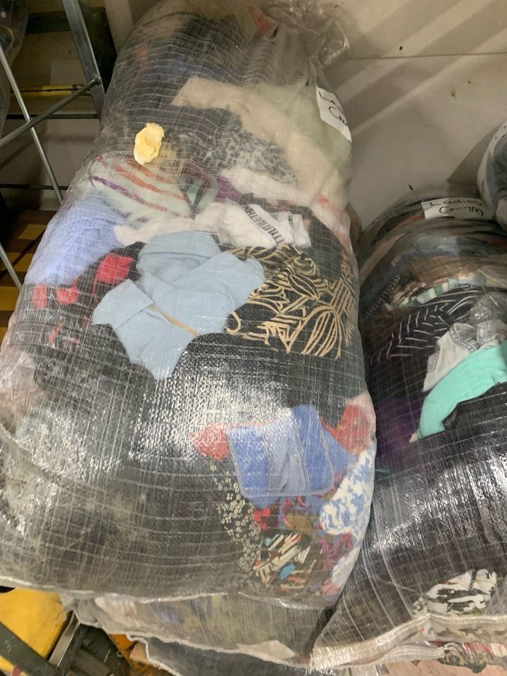 Used / Second Hand Clothes Wholesaler Ladies, Mens, Kids From £1 KG. Delivery Available