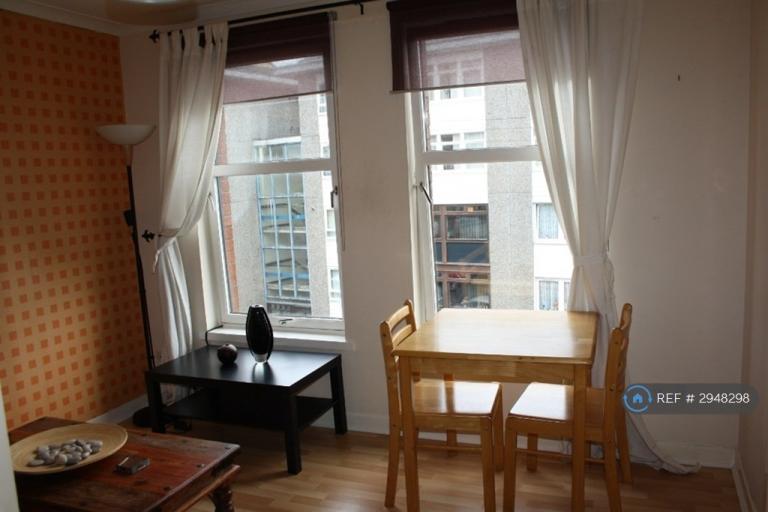1 bedroom flat in Eastwood Avenue, Glasgow, G41 (1 bed) (#2948298)