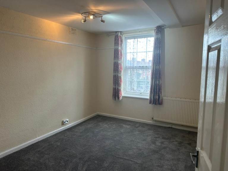 G8 Properties are pleased to offer this Immaculate 3 Bedroom F/F/F on Lodge Avenue, Dagenham.