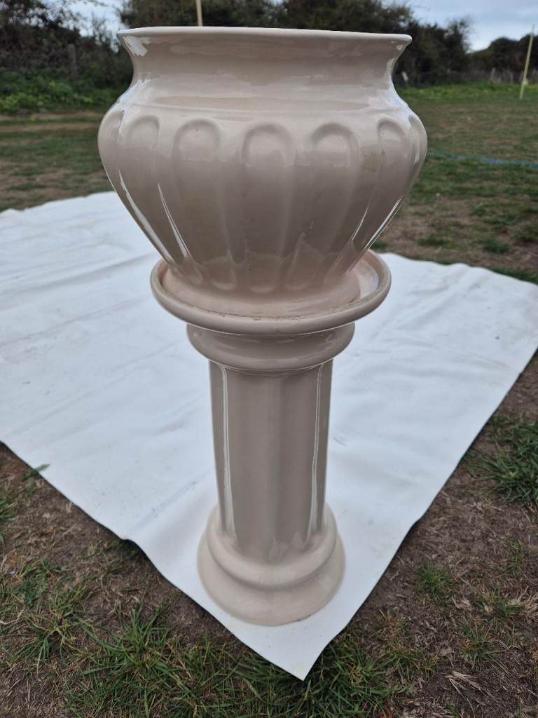 Large Beige Garden Planter with Pedestal – Good Condition