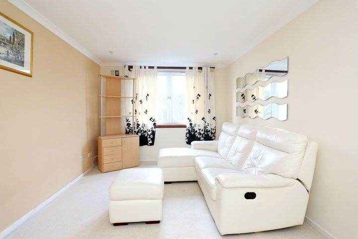 Beautiful spacious 2 bed flat with pleasant ambience 