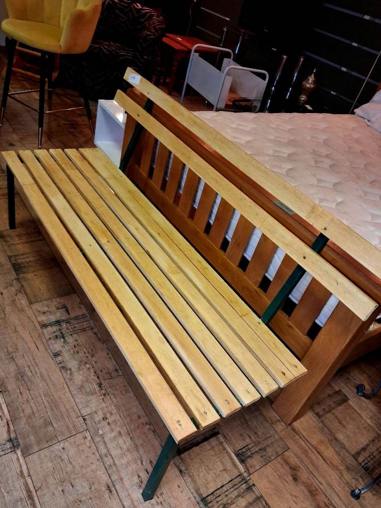 Newly refurbished summer seat 