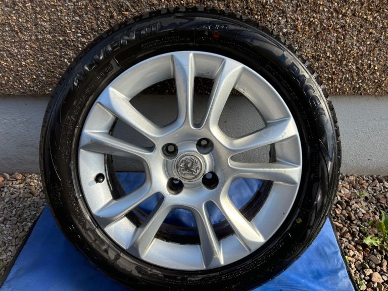 Corsa D Alloy wheels & tyres