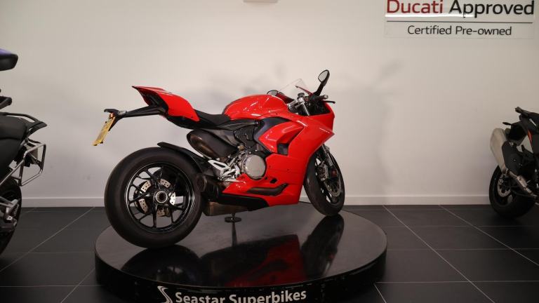 DUCATI PANIGALE V2 - 2021 - 13900 MILES