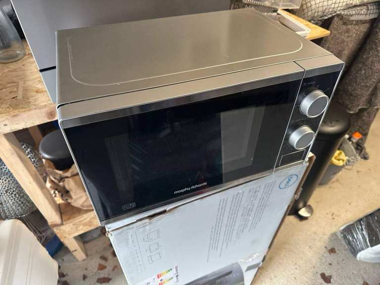 Morphy Richards Solo Microwave – Silver, 20L, 800W (Used)