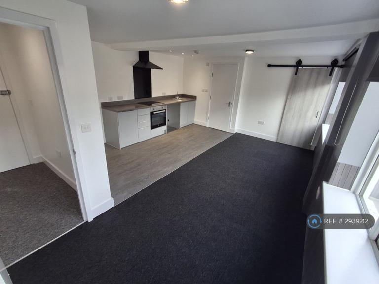 2 bedroom flat in St. James Street, Weston-Super-Mare, BS23 (2 bed) (#2939212)