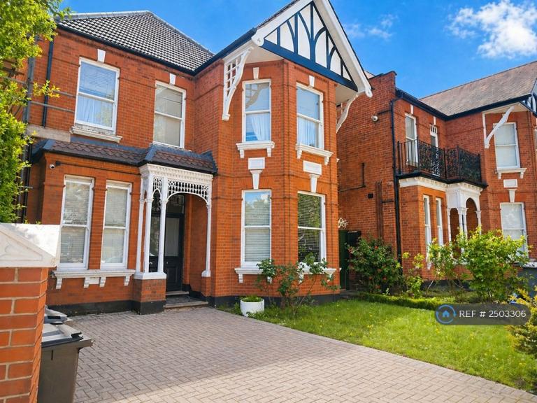 Studio flat in Dartmouth Road, London, NW2 (#2503306)