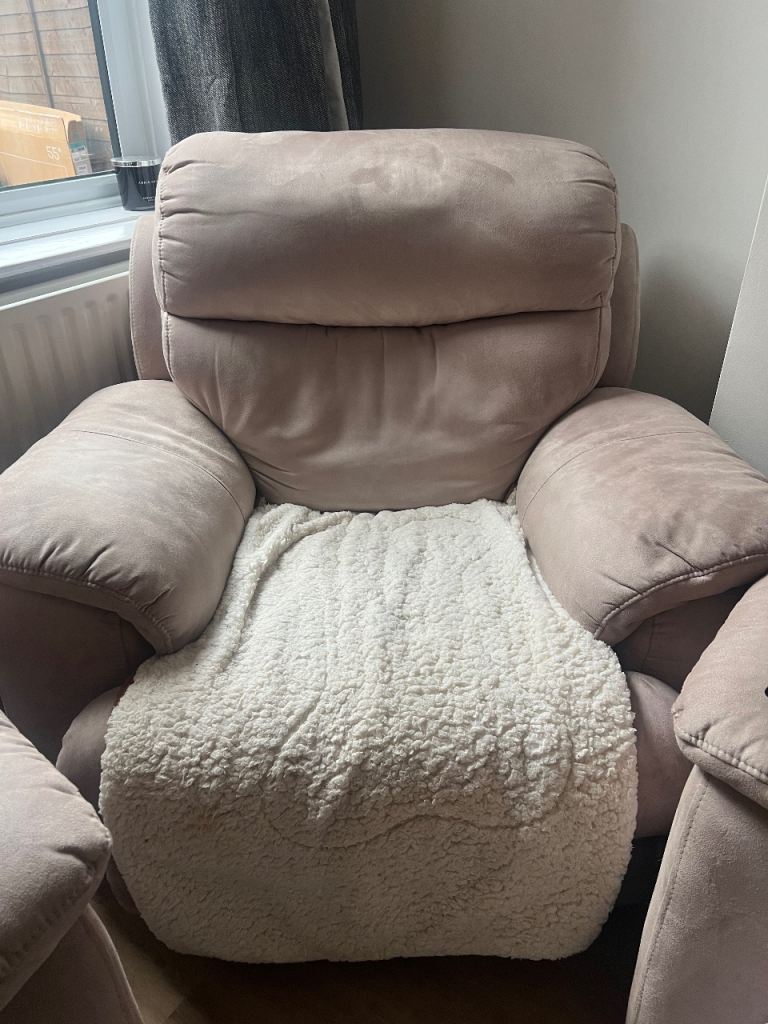 Lazy boy recliner sofa and chairs 