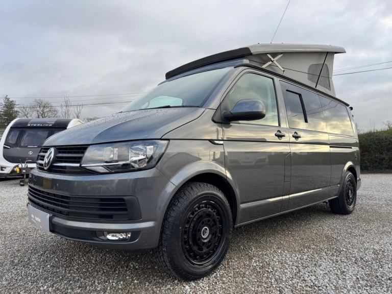 Volkswagen Transporter Highline / Auto - LWB - Rear Toilet and Kitchen