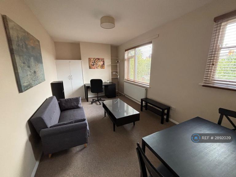 1 bedroom flat in Queens Road, Leicester, LE2 (1 bed) (#2892039)
