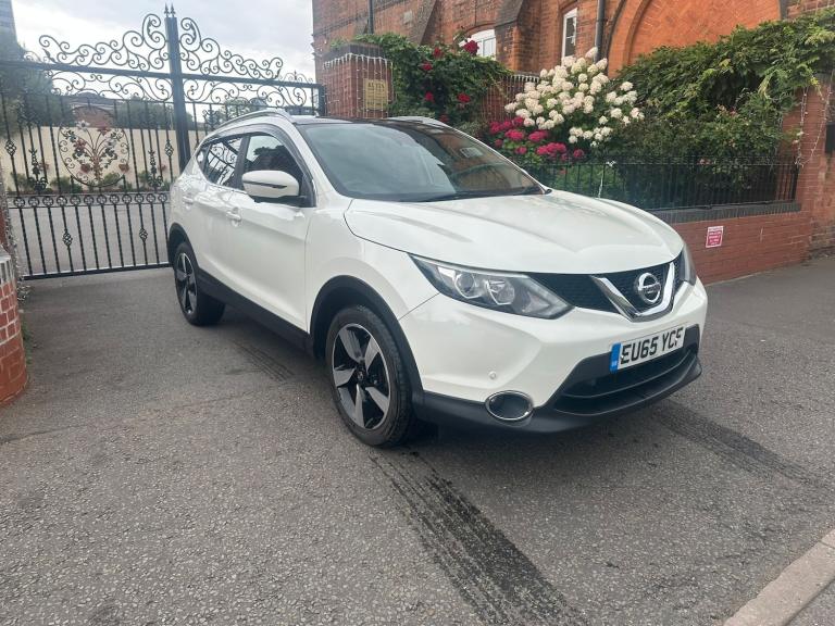 2015 Nissan Qashqai 1.2 DiG-T N-Tec+ 5dr HATCHBACK Petrol Manual