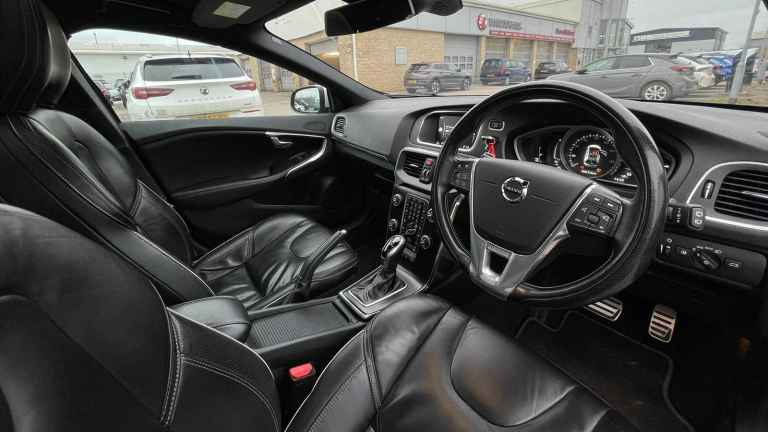 2017 Volvo V40 2.0 D3 R-Design Pro Hatchback
