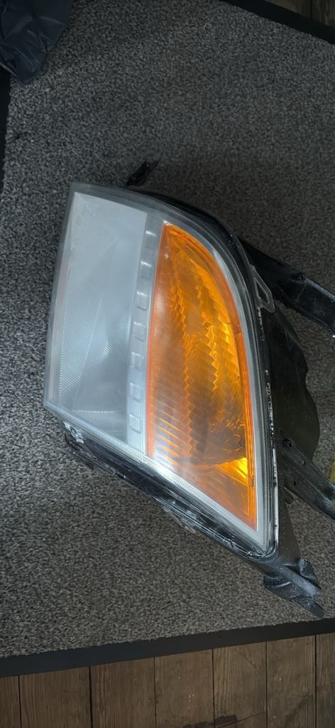 Ford fusion 2006 headlight - passenger side