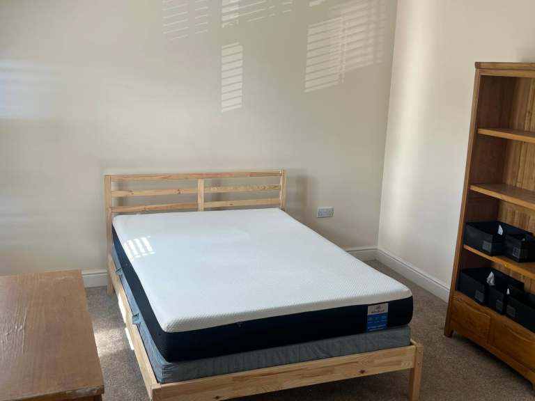Spacious & Cosy Double Room For Rent AT CO1 2TT