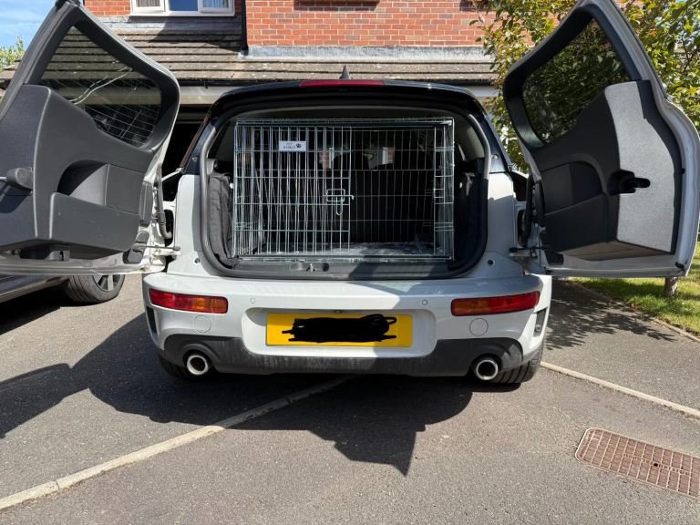 Dog crate tailored for Mini Clubman