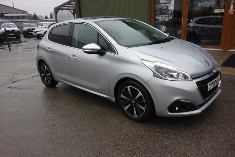 Peugeot 208 1.2 PureTech Allure Premium Hatchback 5dr Petrol Manual E... 2018/68