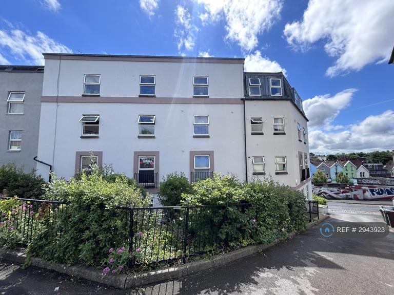 1 bedroom flat in Gillham House, Bristol, BS7 (1 bed) (#2943923)