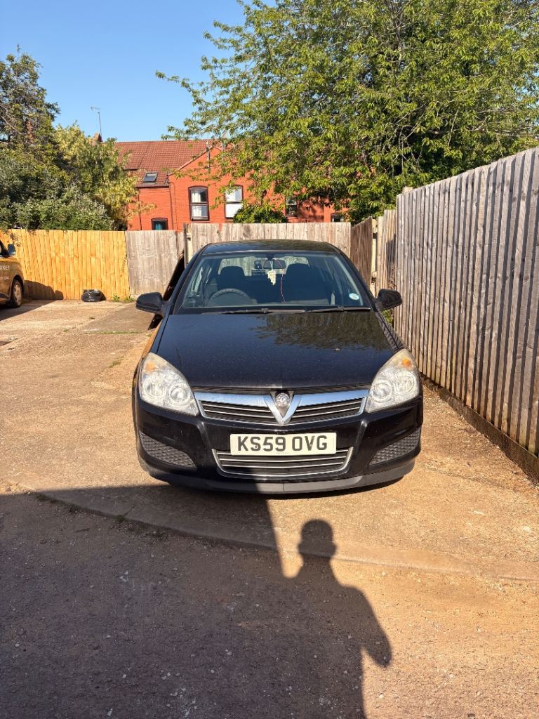 Vauxhall Astra 1.6 Petrol - Black,  Hatchback