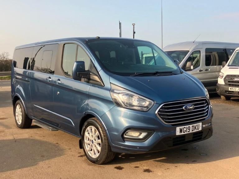 FORD TOURNEO LONG WHEELBASE TITANIUM 6 SEAT WITH ALLOY WHEELS AND AIRCON.