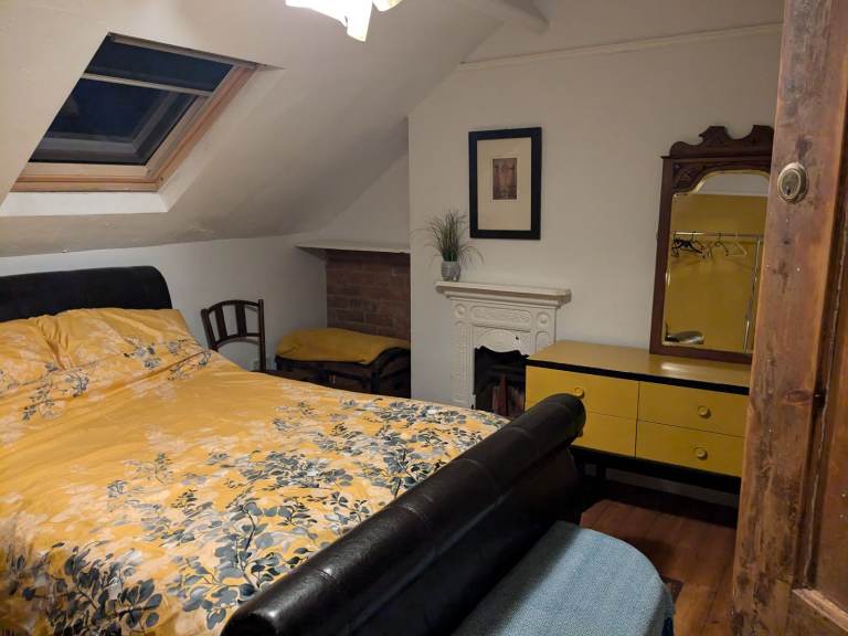 Bangor Central top floor room, 8 mins walk from train.