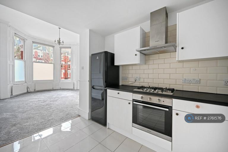2 bedroom flat in Sutherland Avenue, London, W9 (2 bed) (#2761576)