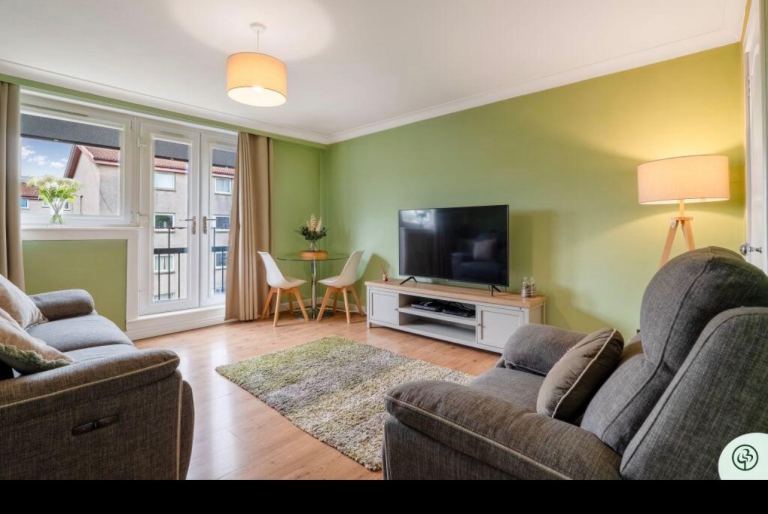 2 big bedrooms City Center Paisley 