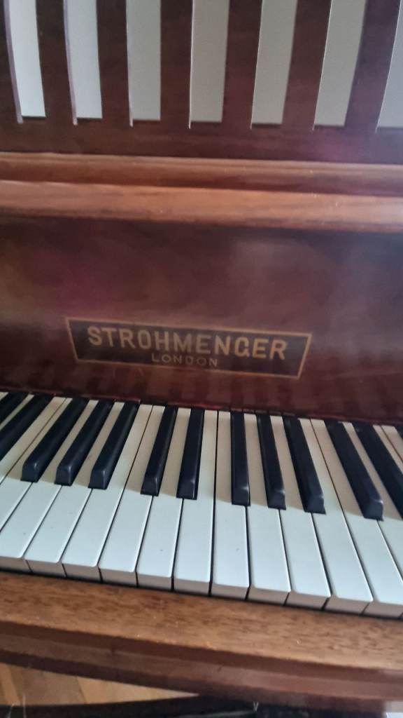 Strohmenger Piano
