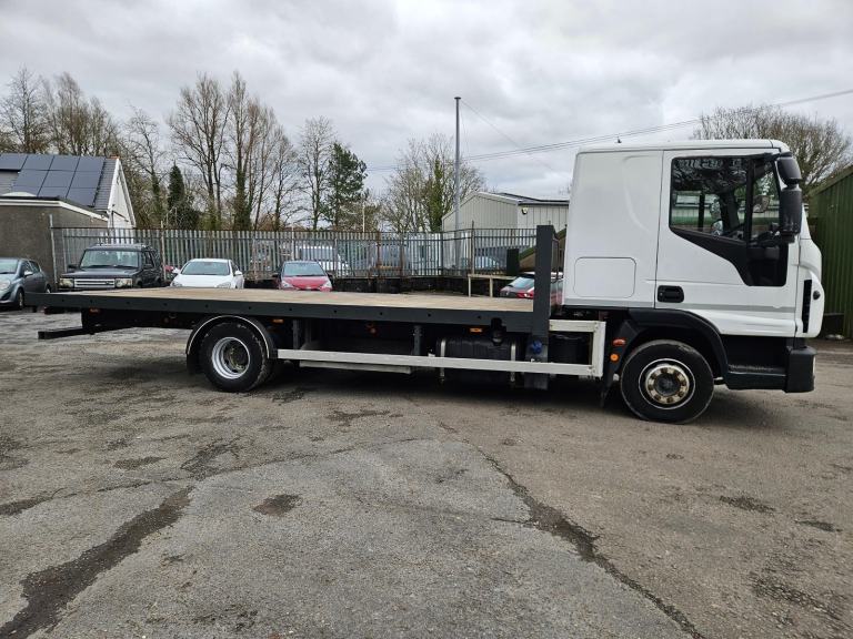 2016 Iveco 12 Ton GVW sleeper cab drop side/flat/1 owner/ low kms/ air suspensio