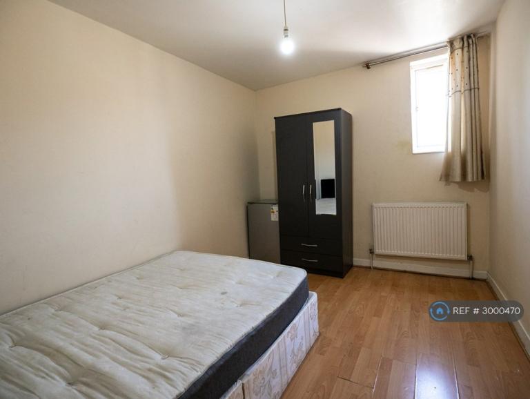 1 bedroom in Staines Road, Hounslow, TW4 (#3000470)