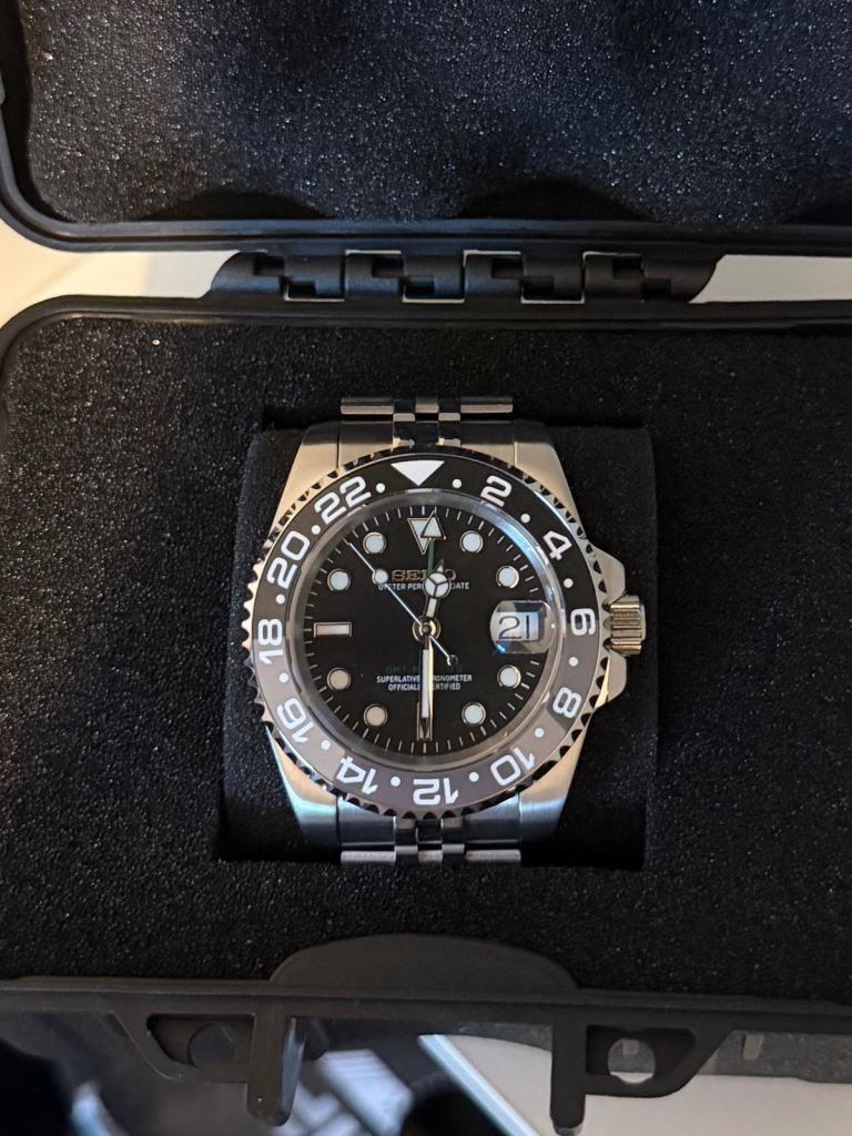 Custom Bruce Wayne GMT Watch – Seiko Mod – Black/Grey Bezel – 40mm