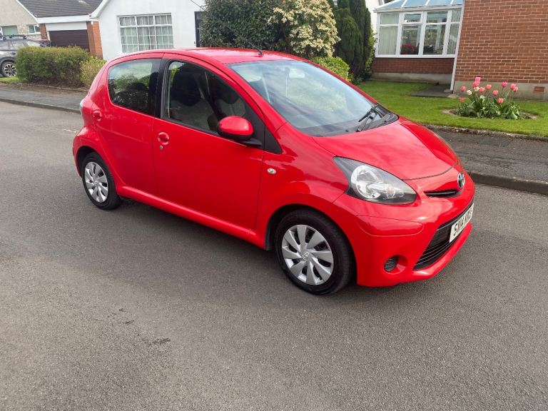 Toyota aygo move 1.0 vvti one owner 70000 ful history mot April 2027 £20tax sat nav