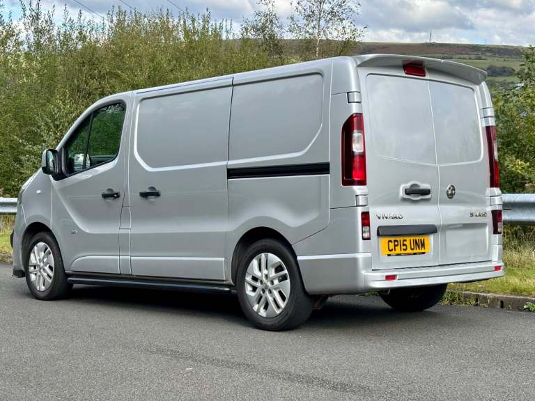 VAUXHALL VIVARO 1.6 CDTi 2700 BiTurbo ecoFLEX Sportive 2015