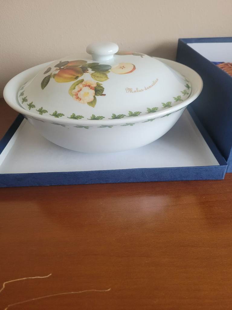 Regal porcelain dish