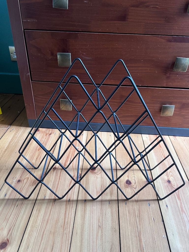 Metal wine rack