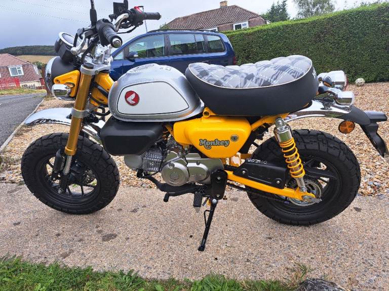 Honda Monkey Z125 2024 only 200 miles 125cc