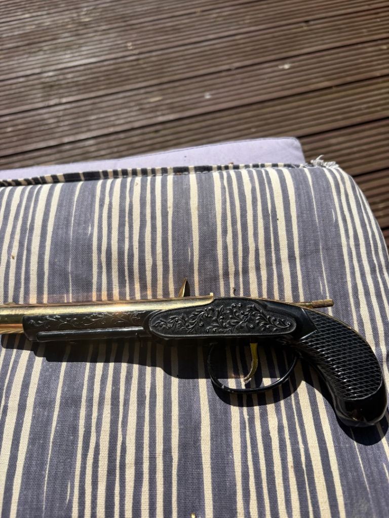  Vintage brass gun type lighter