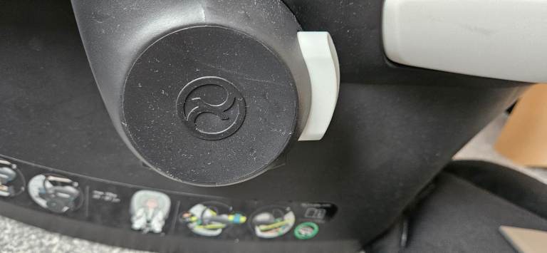 Cybex Aton B2 i-Size Infant Carrier Car Seat with Isofix Base