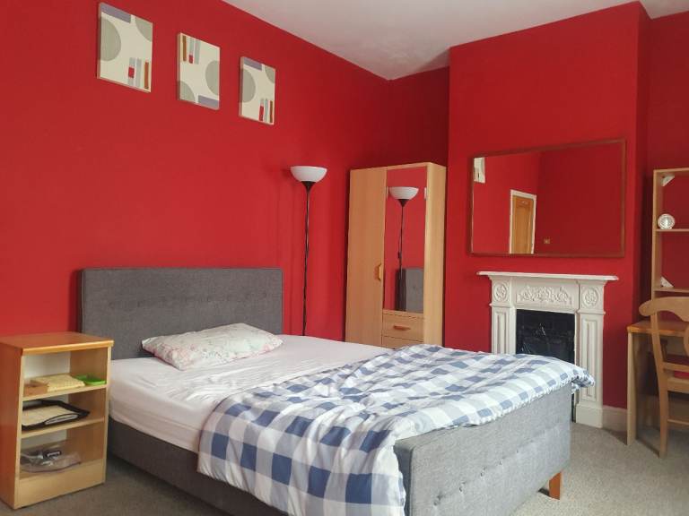 Nice Comfortable Spacious Room in Rg1-£660Per Month)