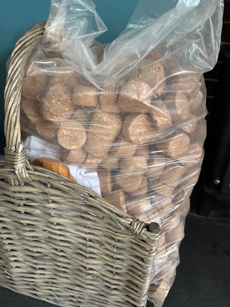 dust/shaving wood briquettes, pellets, open fire, log burner fuel